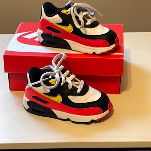 Nike Other - NIKE - BOY - TD AIR MAX 90 LEATHER - WHITE/CHROME YELLOW/BLACK Size 6c